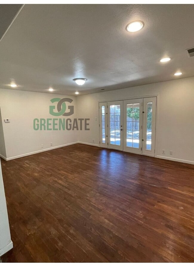 Building Photo - BEAUTIFUL 3 BEDROOM 2 BATH HOME MOVE IN RE...