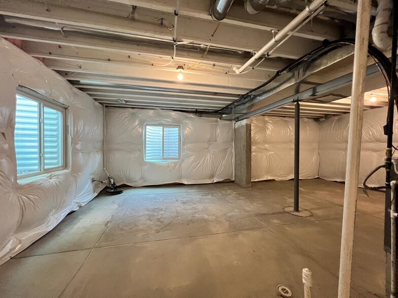 Building Photo - 637 Lillibrook Pl