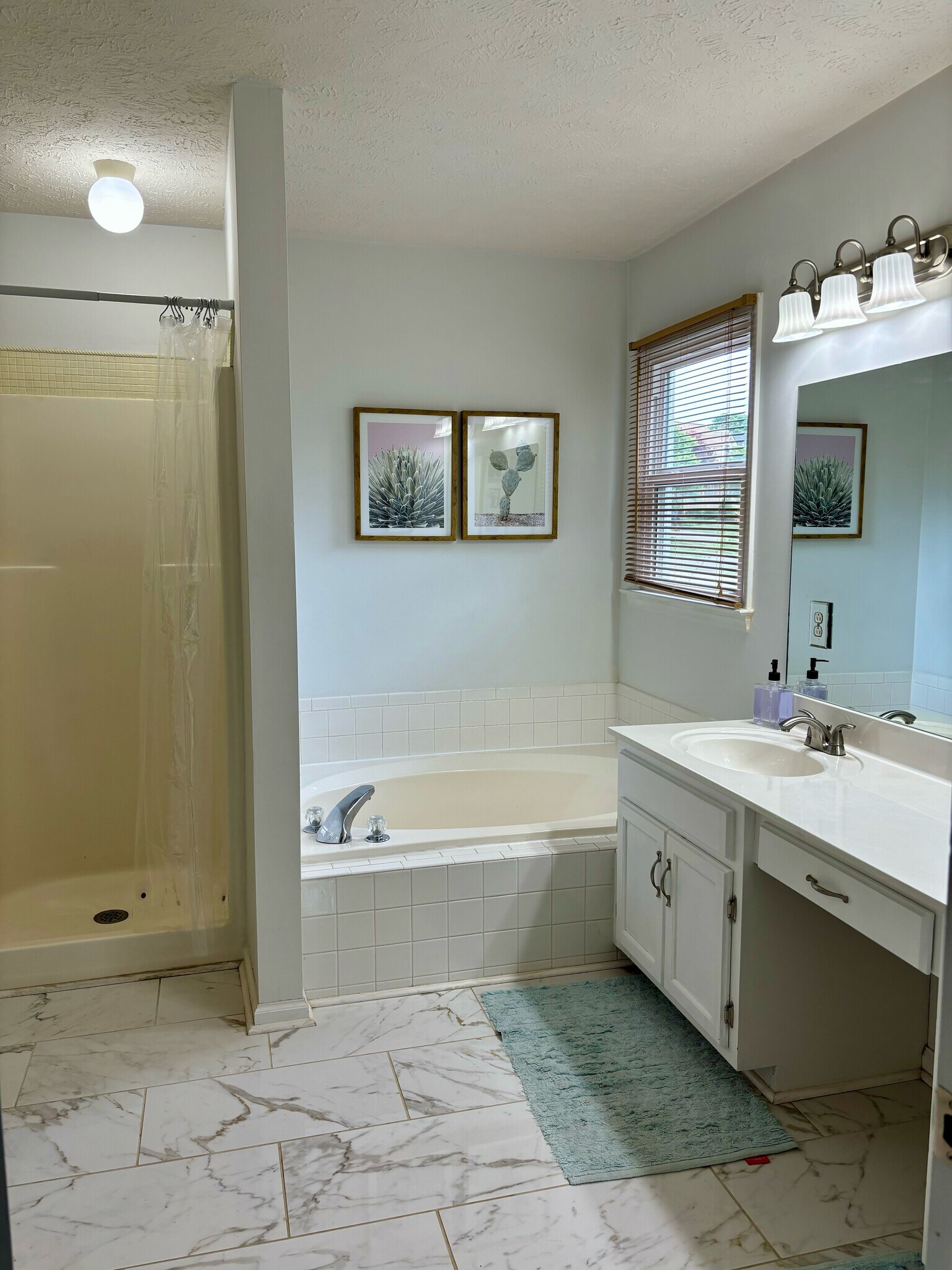 Building Photo - 604 Greenleaf Ave