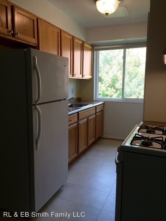 Building Photo - 205 Dawson Ave