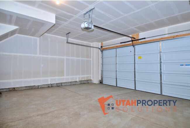 Building Photo - 1013 W 400 S