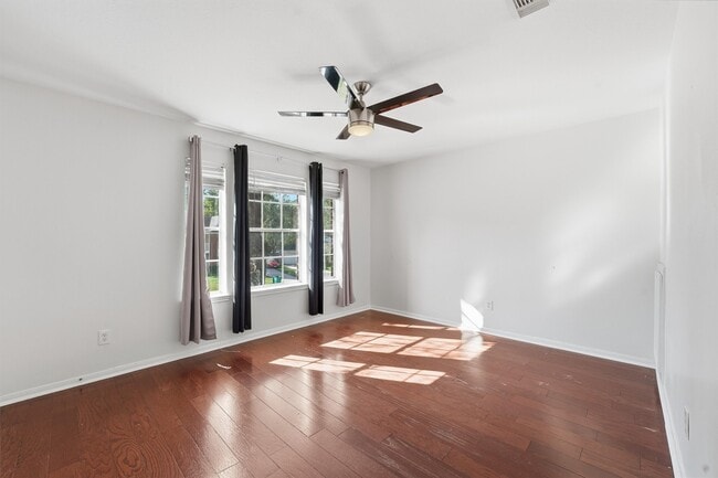 Building Photo - 18385 Ten Oaks Ct