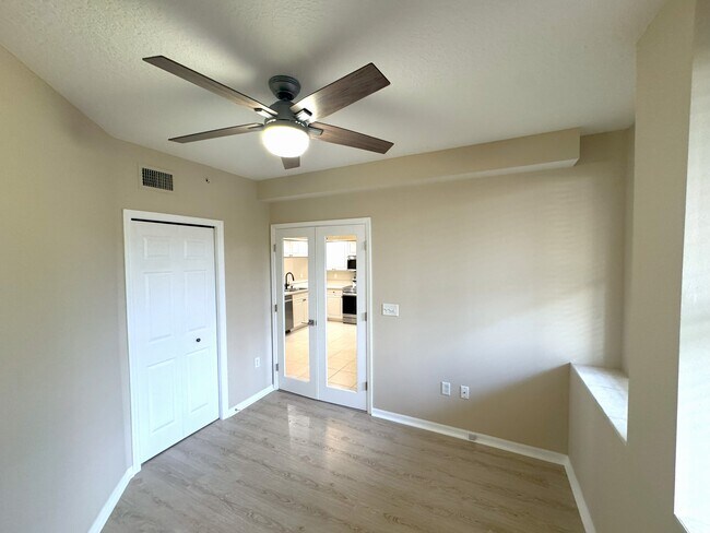 Building Photo - Country Club 6103