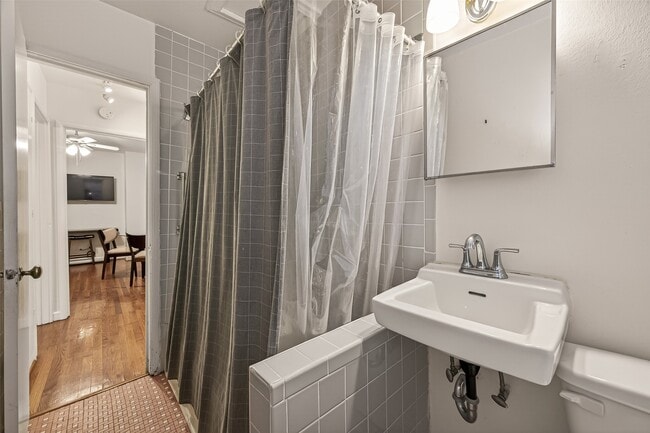 Building Photo - 2021 Southgate Blvd