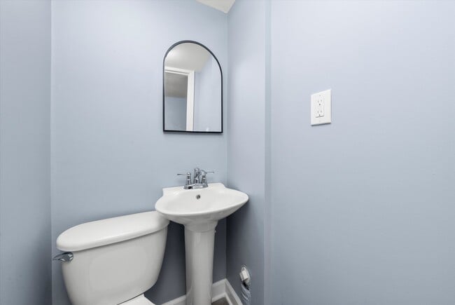 Building Photo - 1331 Highland Ave