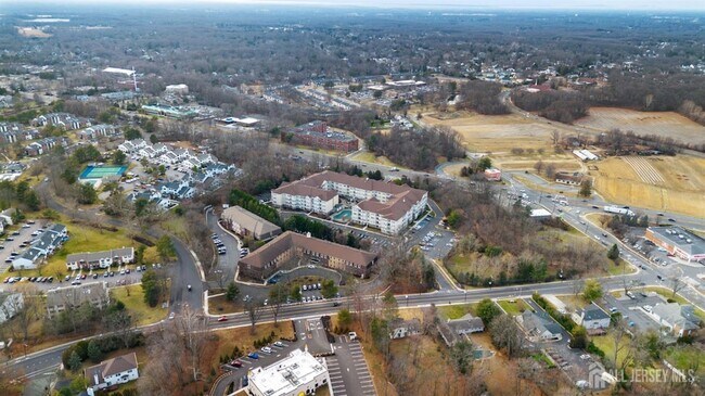 Building Photo - 540 Cranbury Rd
