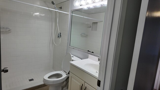Building Photo - 614 Sea Pine Way