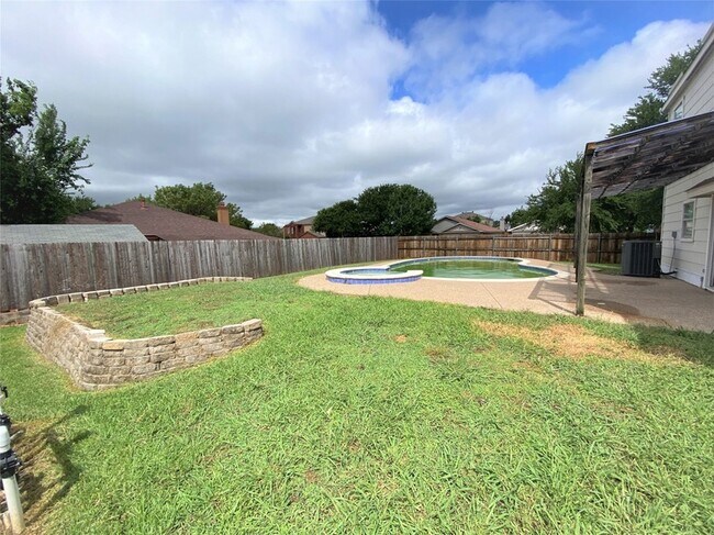 Building Photo - 1125 Greenbend Dr