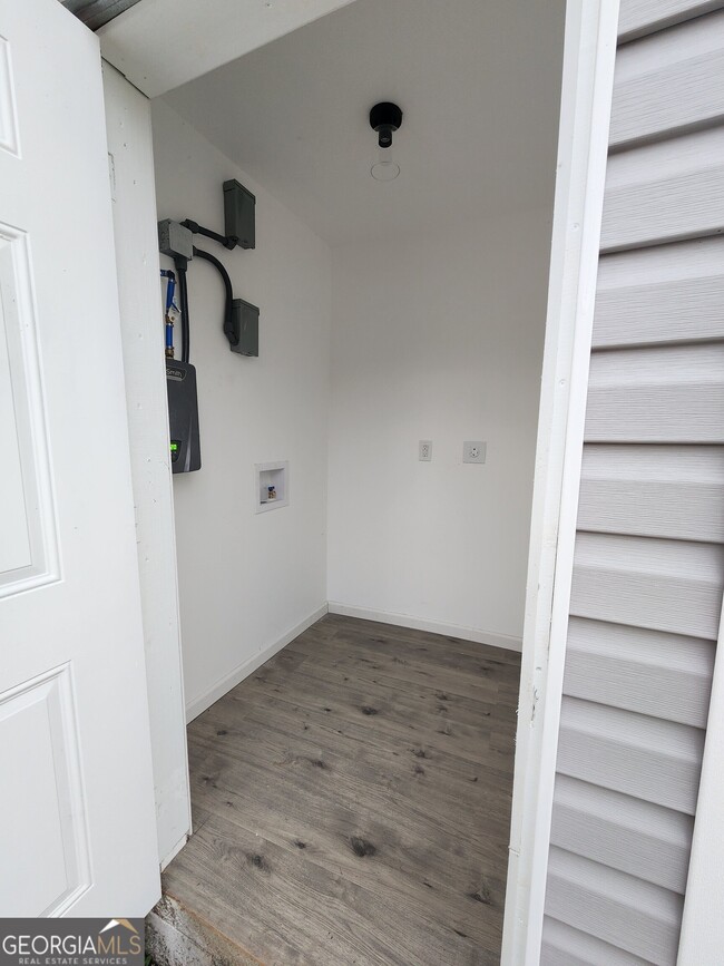 Building Photo - 514 Benson St