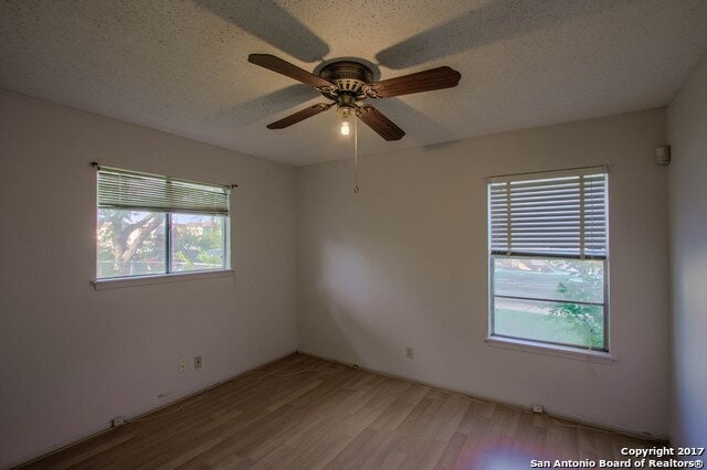 Building Photo - OFFERING 1-MONTH FREE RENT!!