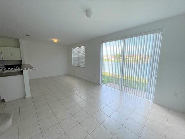 Building Photo - 957 NE 42nd Ave