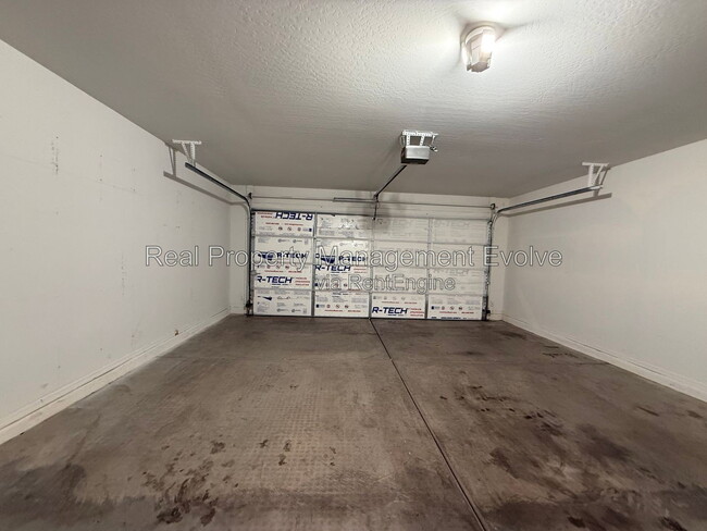 Building Photo - 7105 S 251st Dr
