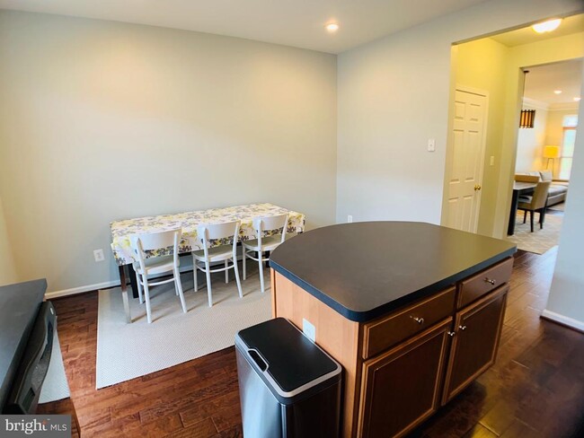 Building Photo - 42627 Homefront Terrace