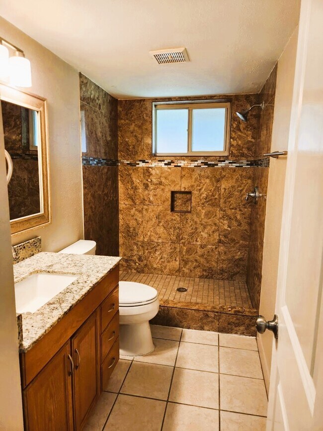 Building Photo - 3515 Castledale Dr