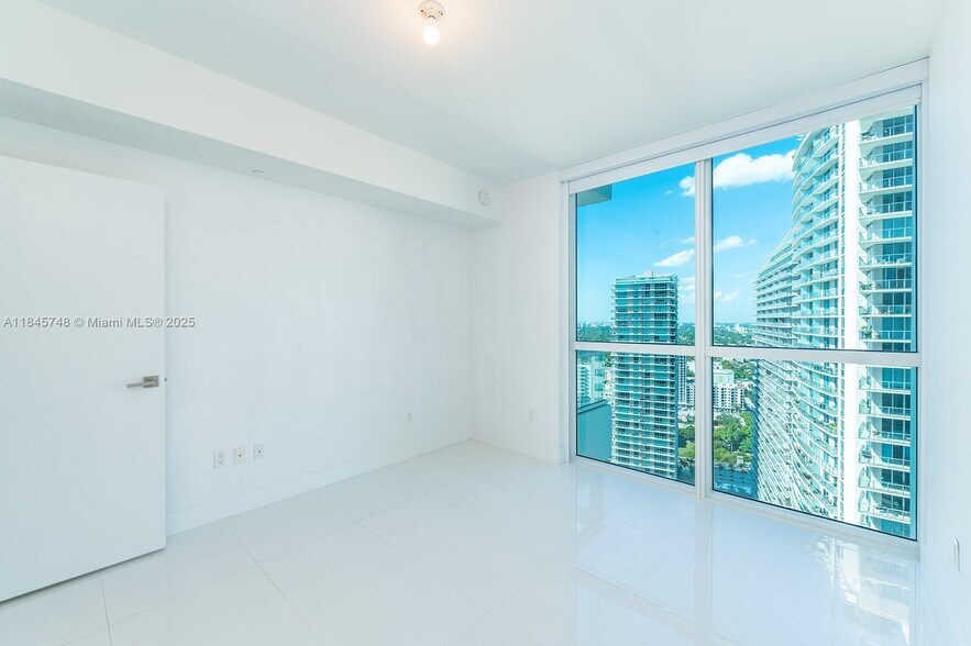 Building Photo - 1080 Brickell Ave