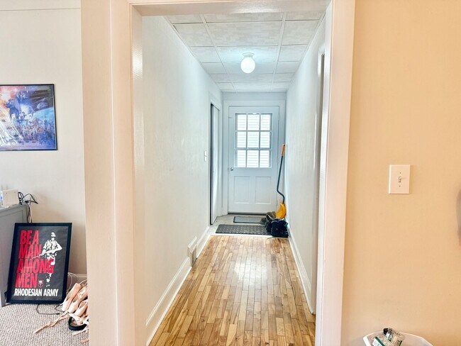 Building Photo - 366 Main St