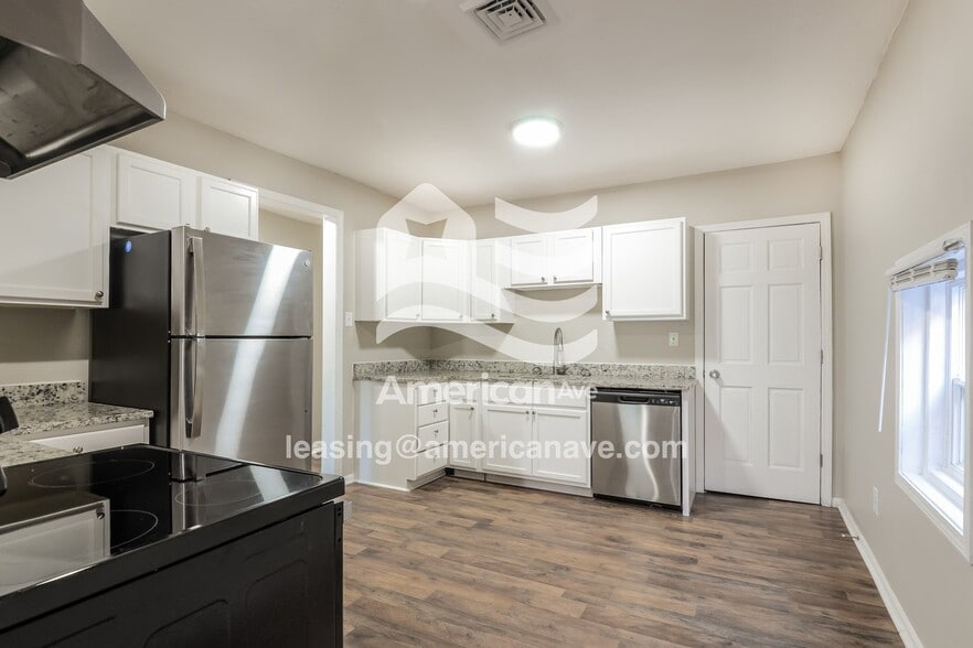 Building Photo - 1515 Villa Ave