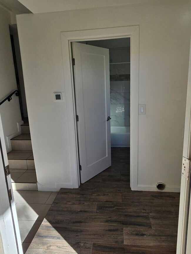 Building Photo - 332 W Illinois St