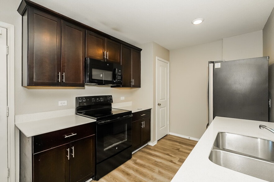 Building Photo - 1153 Skyline Dr