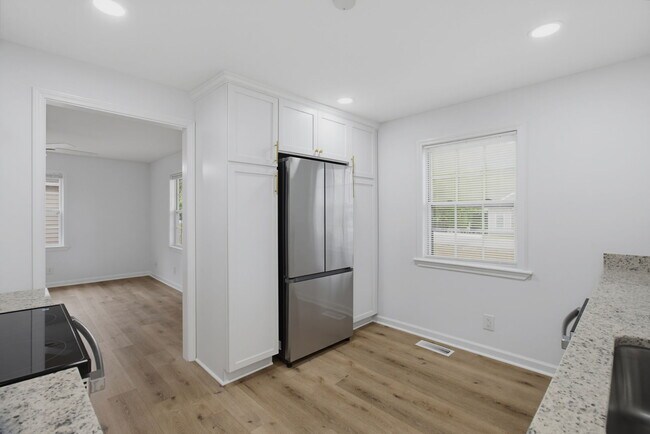 Building Photo - 931 Marlboro St