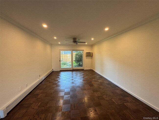 Primary Photo - 9 Harbour Ln