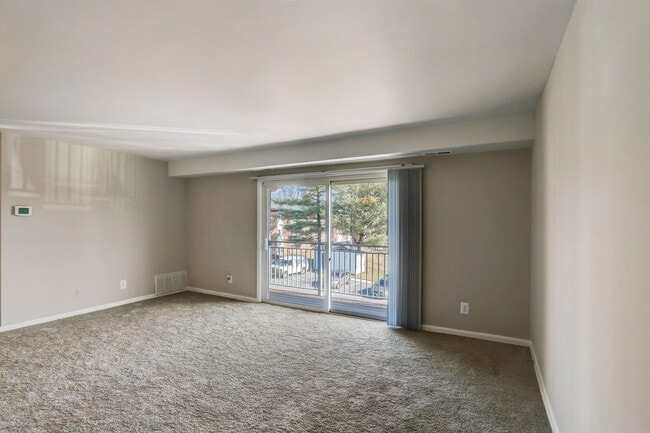 Building Photo - Hillsdale Manor