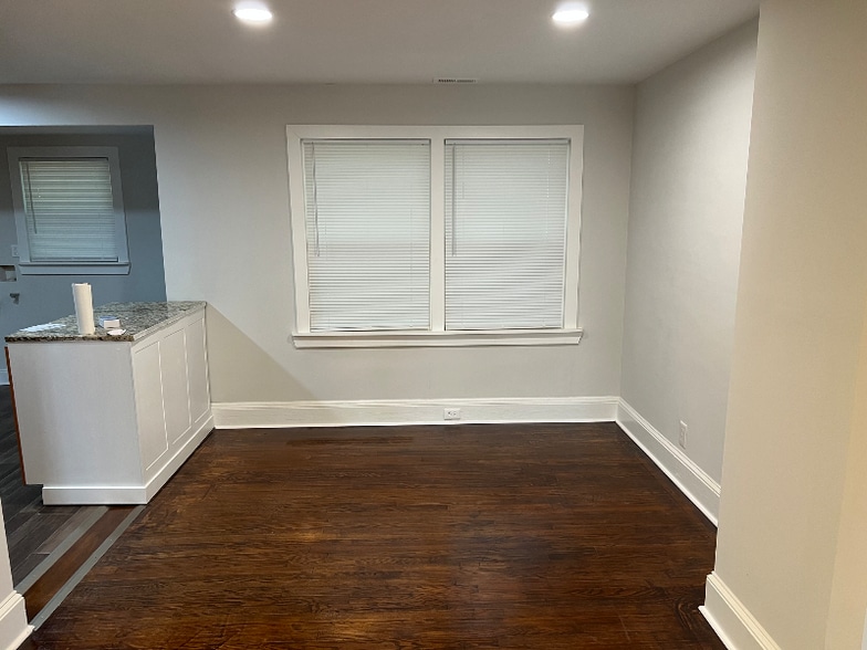 Building Photo - 810 W Rankin Ave