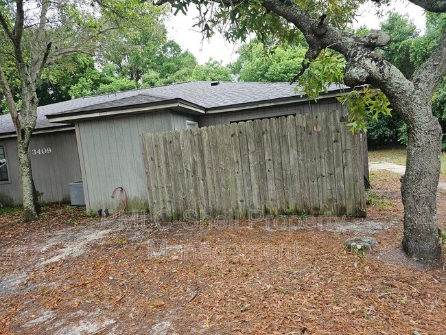 Building Photo - 3409 Green Briar Cir