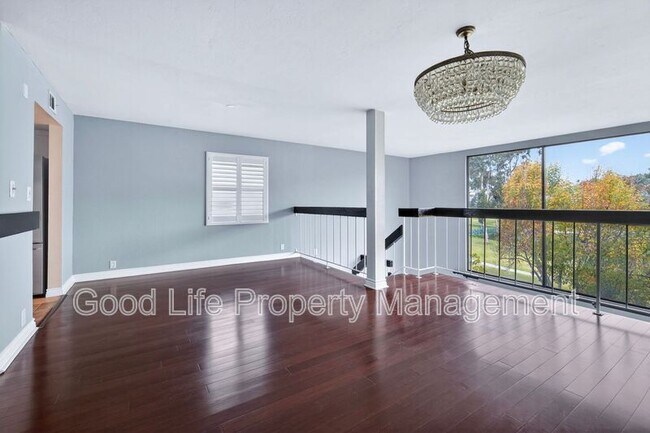 Building Photo - 2564 Navarra Dr