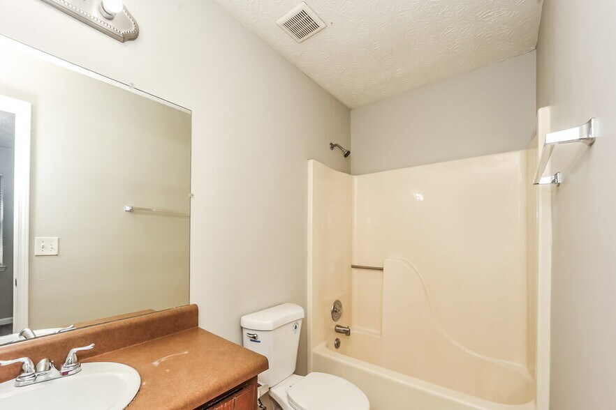 Building Photo - 2068 Sitser Ln
