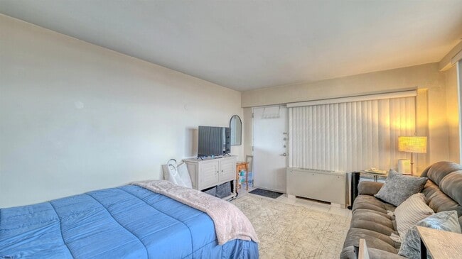 Building Photo - 108 S Montpelier Ave