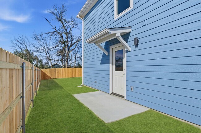 Building Photo - Modern Townhome for Rent – Modern Living at Its Best!