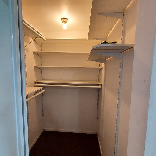 Walk-in closet pic #1 - 11938 Nava St