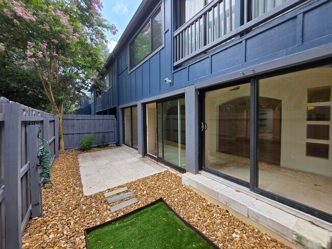 Building Photo - 208 Pine Cone Trail