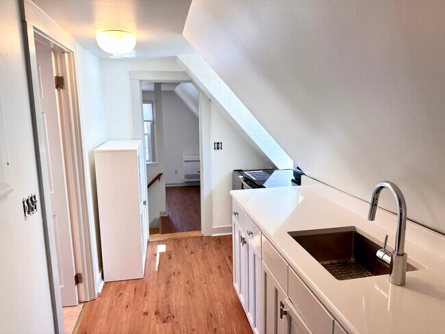 Galley Kitchen - 46 High St