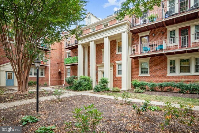 Building Photo - 1403 E Abingdon Dr