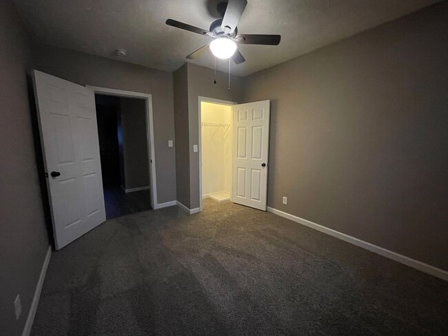 Building Photo - Recently Remodeled 3 bedroom 2 full bathro...