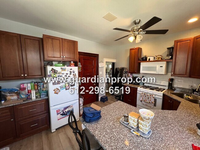 Building Photo - 625-627 Marshall Ave