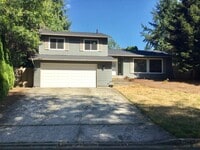 Building Photo - Very Cute and Spacious 3 BD & 2.5 Bath Home located in Kirkland-Finn Hill!