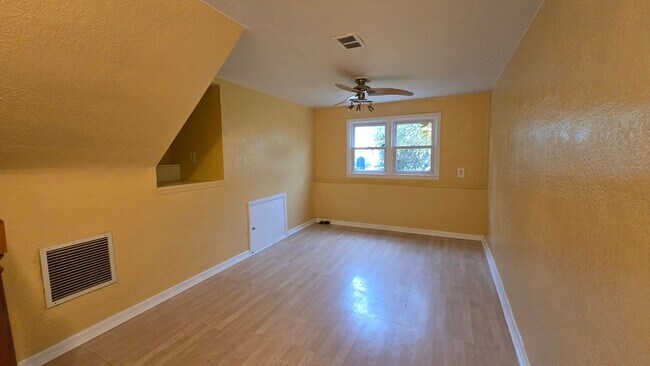 Building Photo - 5319 Frosthoffer Ave