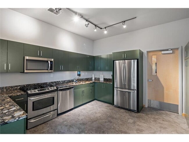 Building Photo - 215 10th Ave S