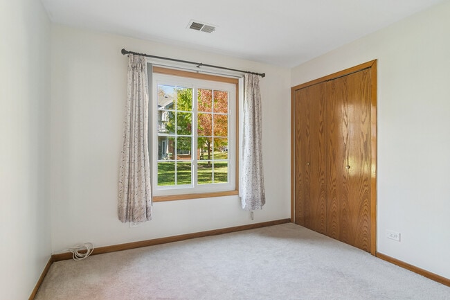 Building Photo - 1316 E Evergreen Dr