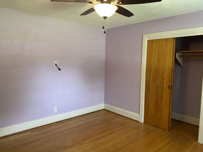 Building Photo - 2304 Lakewood Ln