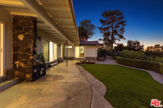 Building Photo - 15451 Longbow Dr