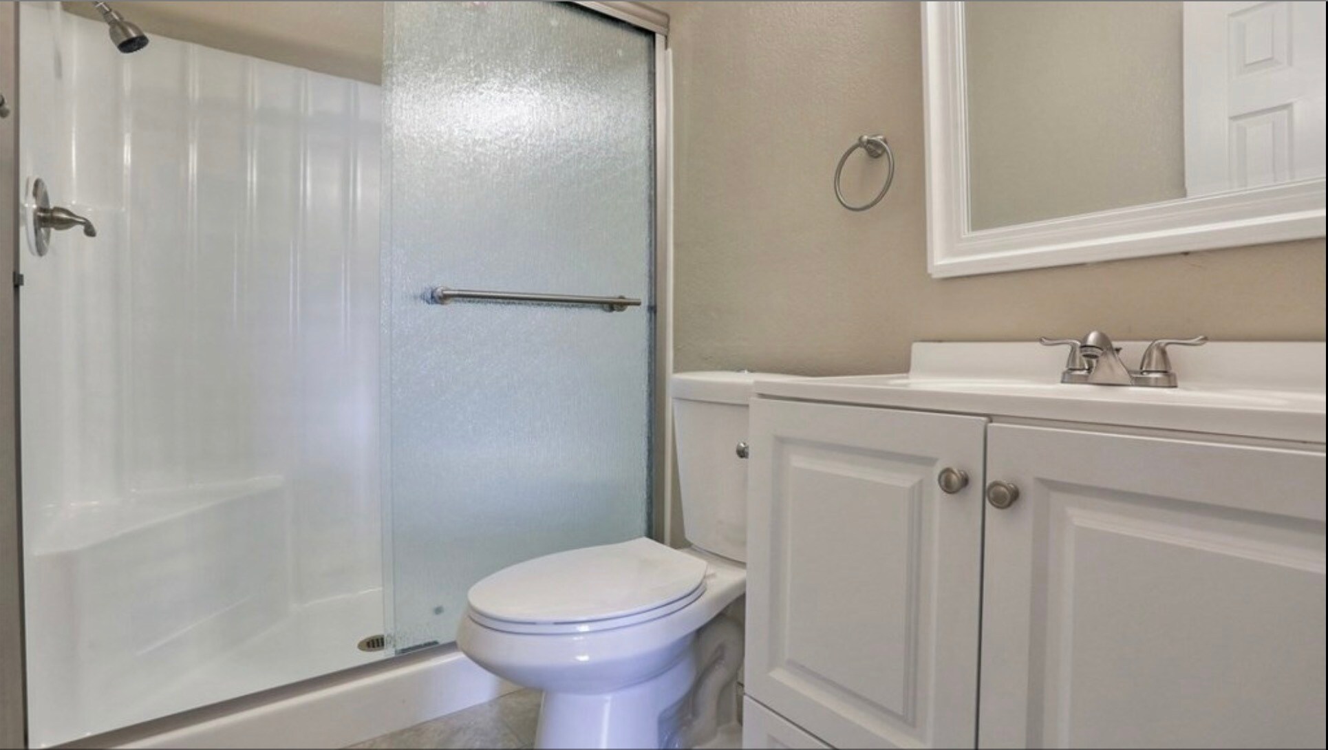 Building Photo - 25019 Peachland Ave