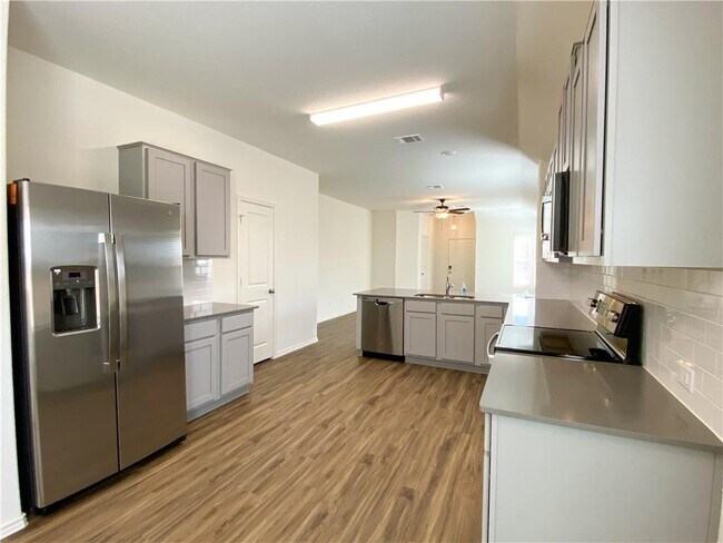 Building Photo - 301 Greatest Gift Wy