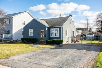 Building Photo - 241 Chesterton Rd
