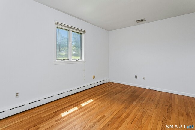 Building Photo - 67 Barclay Dr
