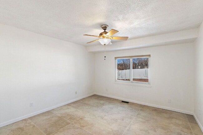 Building Photo - 2020 Independence Dr