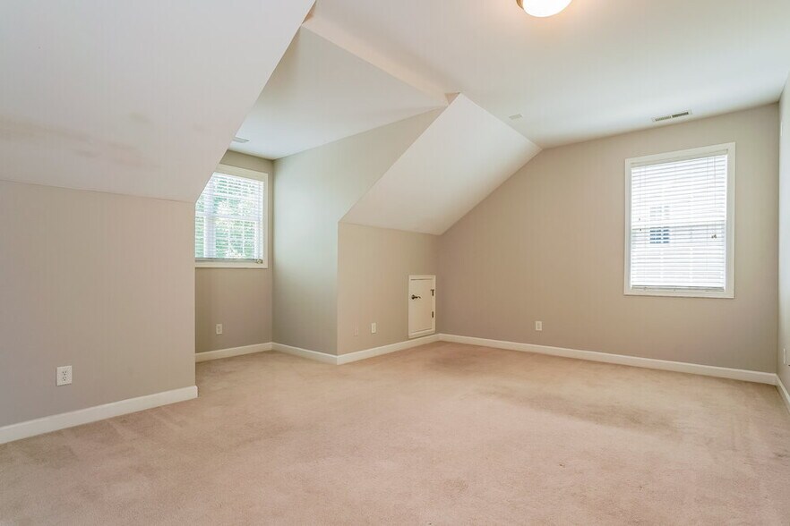 Building Photo - 1320 Trailing Rose Ct